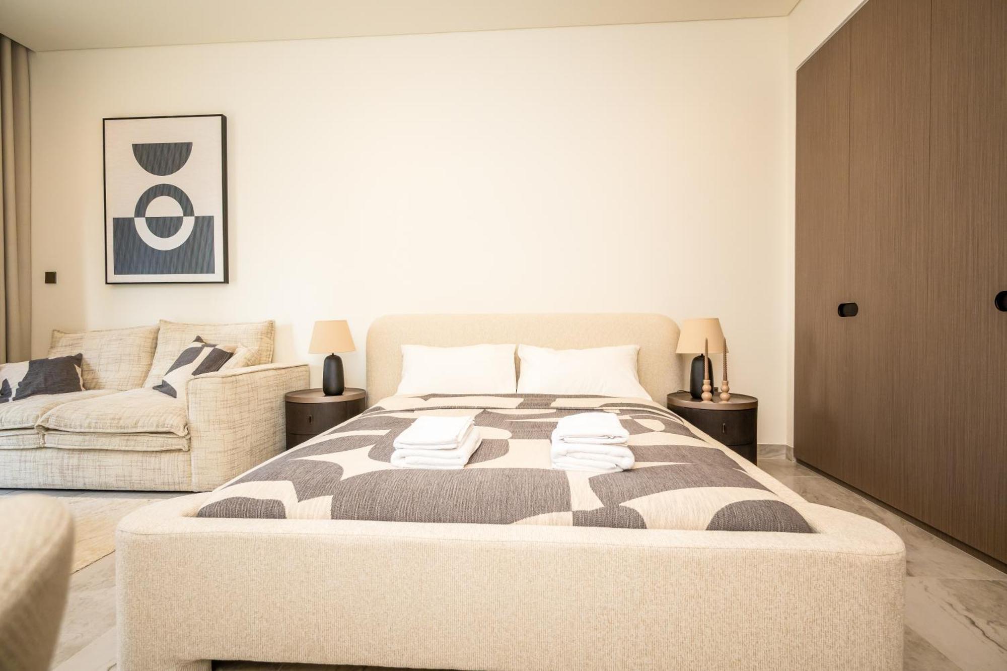 Apartment New Build Luxury With Burj View At Peninsula 5, Business Bay Dubai